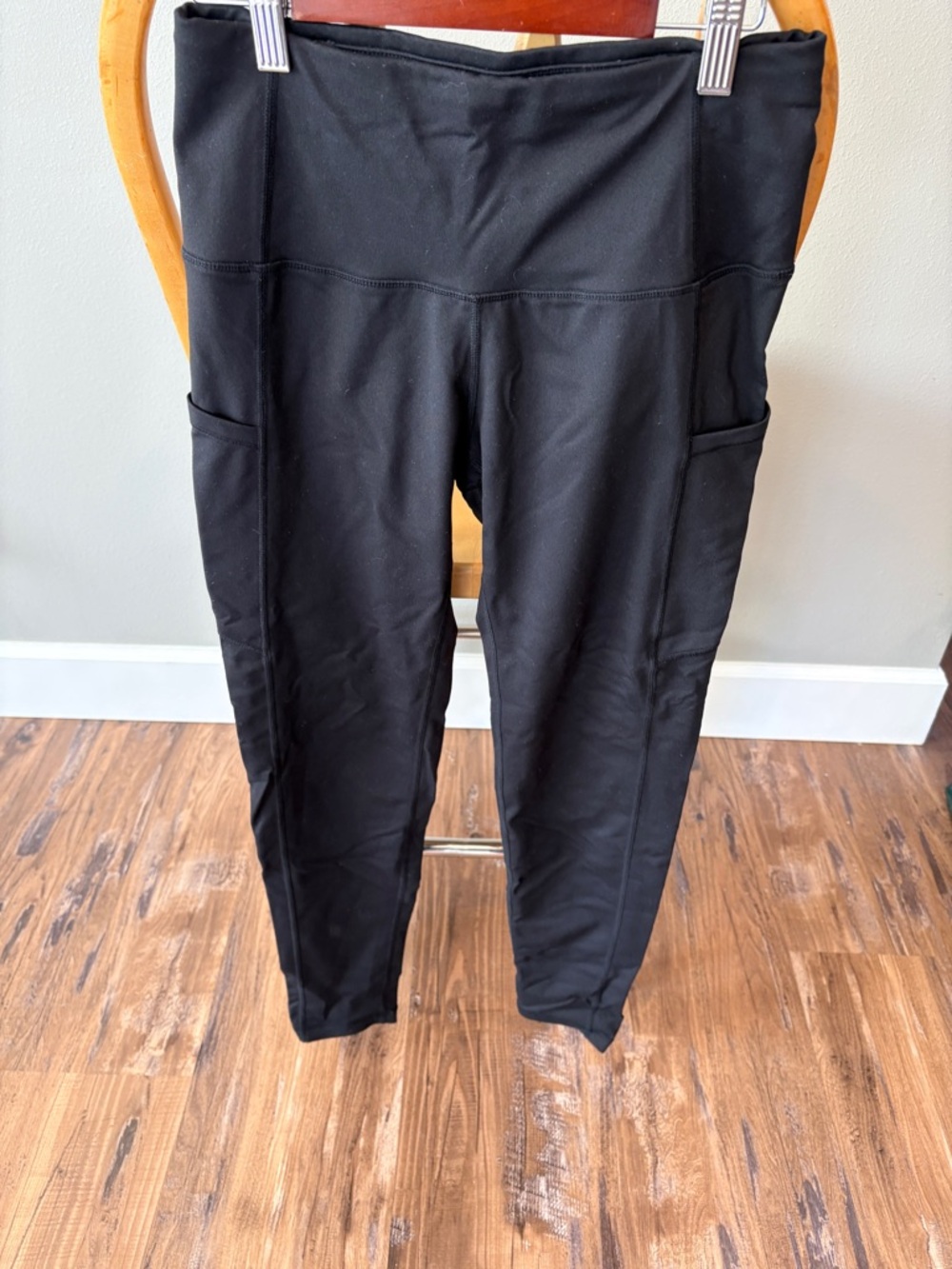Black High-Waist Leggings with Side Pockets